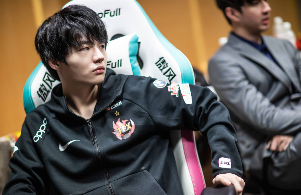 SHR绝杀MAD,Xiaohu打出惊人五杀鏖战多局淘汰赛,留下经典瞬间 SHR绝杀MAD,Xiaohu打出惊人五杀鏖战多局淘汰赛,留下经典瞬间