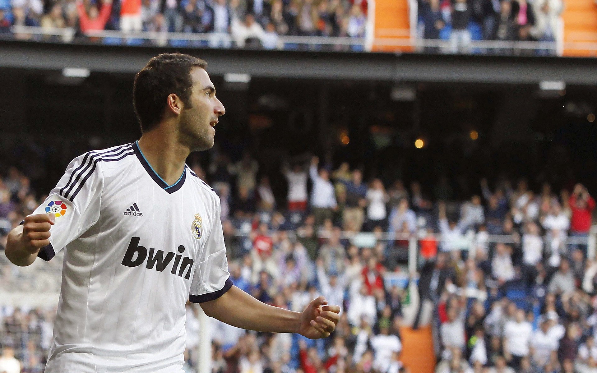 意甲焦点战之夜，阿什拉夫个人能力全面爆发，从边路闪电到全场核心