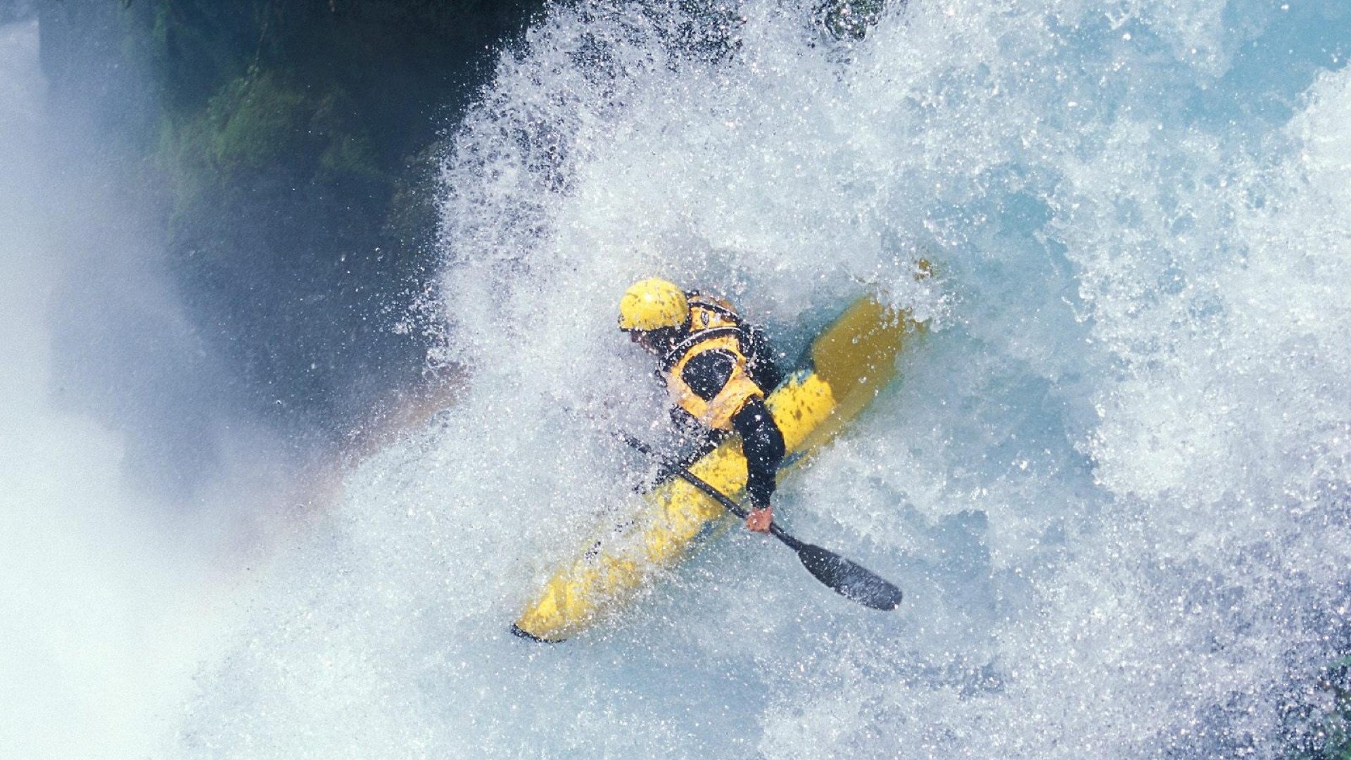 开云体育-库里三分封神夜破3700大关，雷霆窒息防守绞杀卫冕冠军—战术板上的新旧时代交响曲